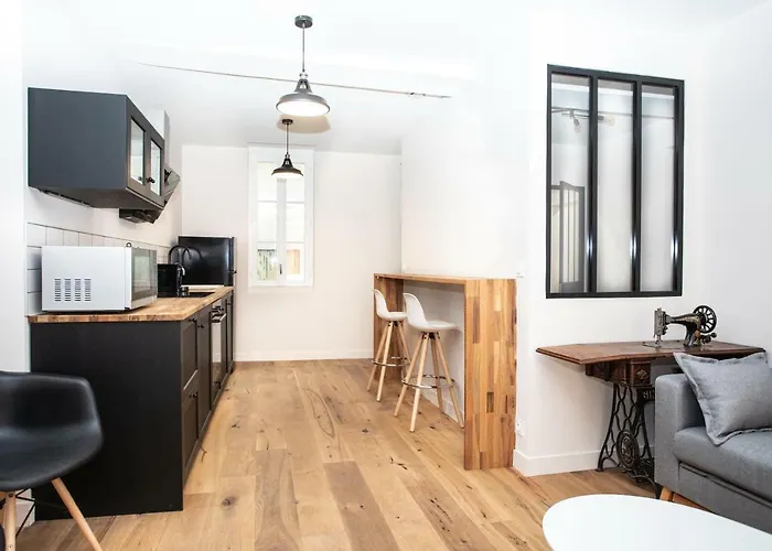 4 - Standing, Moderne Et Tout Equipe - Carmes,