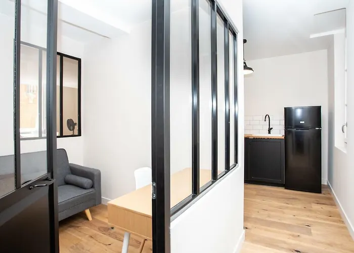 4 - Standing, Moderne Et Tout Equipe - Carmes,